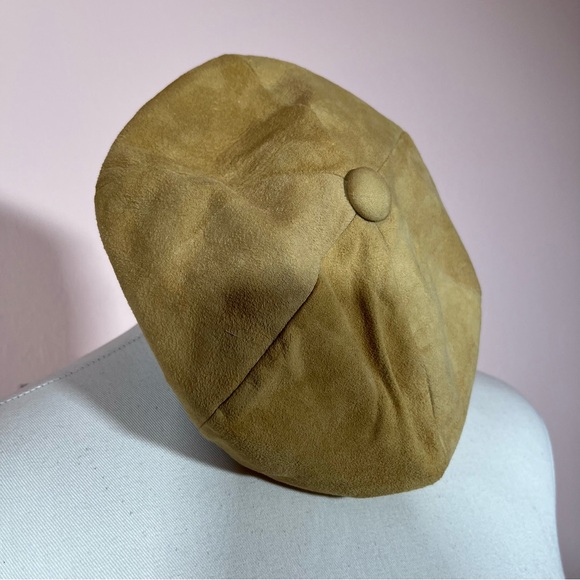 Vintage 1960 70 Mod minimalist Camel Suede Leather beret Hat
